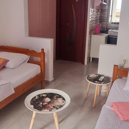Angel Studio Apartment Скиатос Екстериор снимка